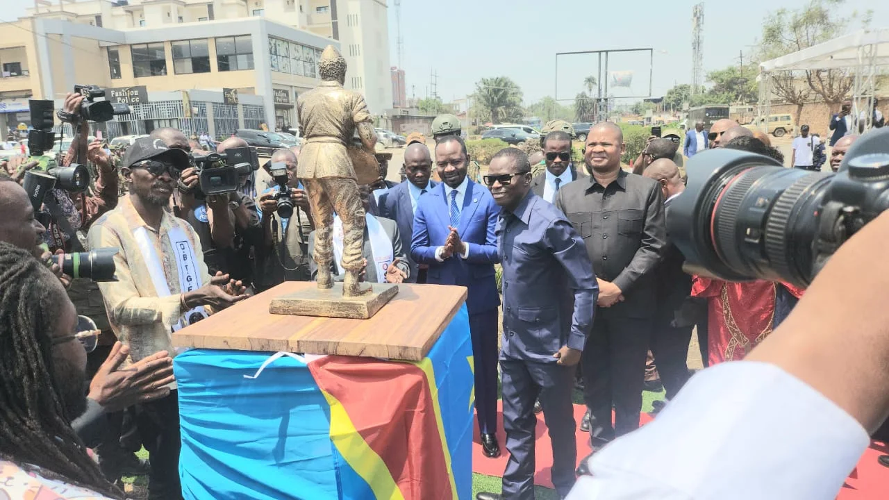 Pose de la 1ere Pierre pour la construction du monument dédié aux anciens combatants