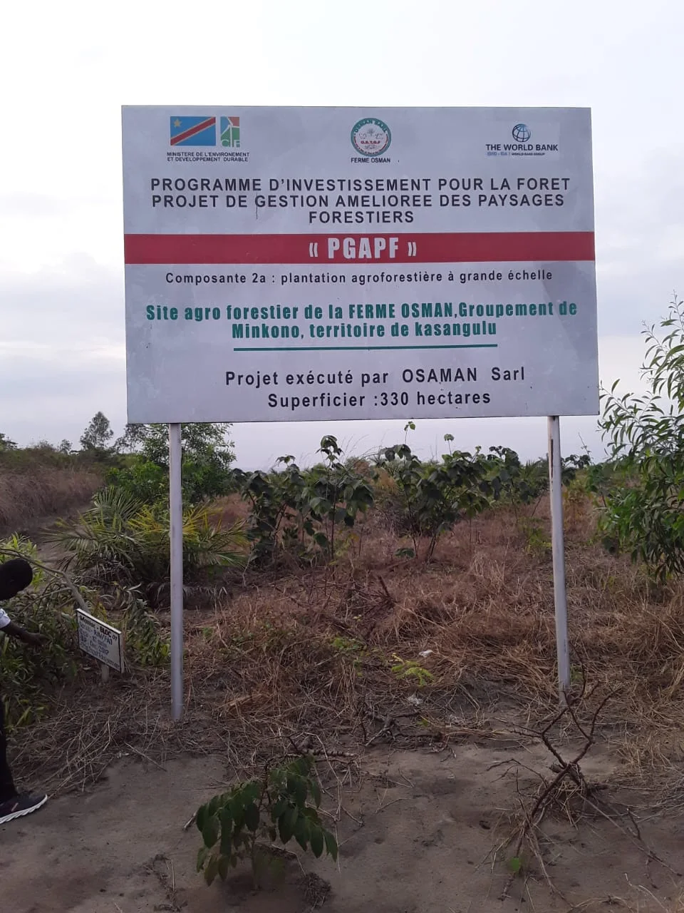 Panneau du projet agroforestier de la ferme Osman à Minkono